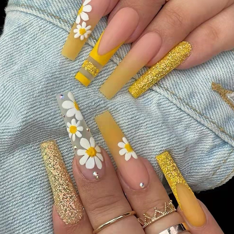 24Pcs Daisy Press on Nails Colla opaca su unghie acriliche Long Ballerina Nail Art Tips Brillante strass design unghie per donne e ragazze